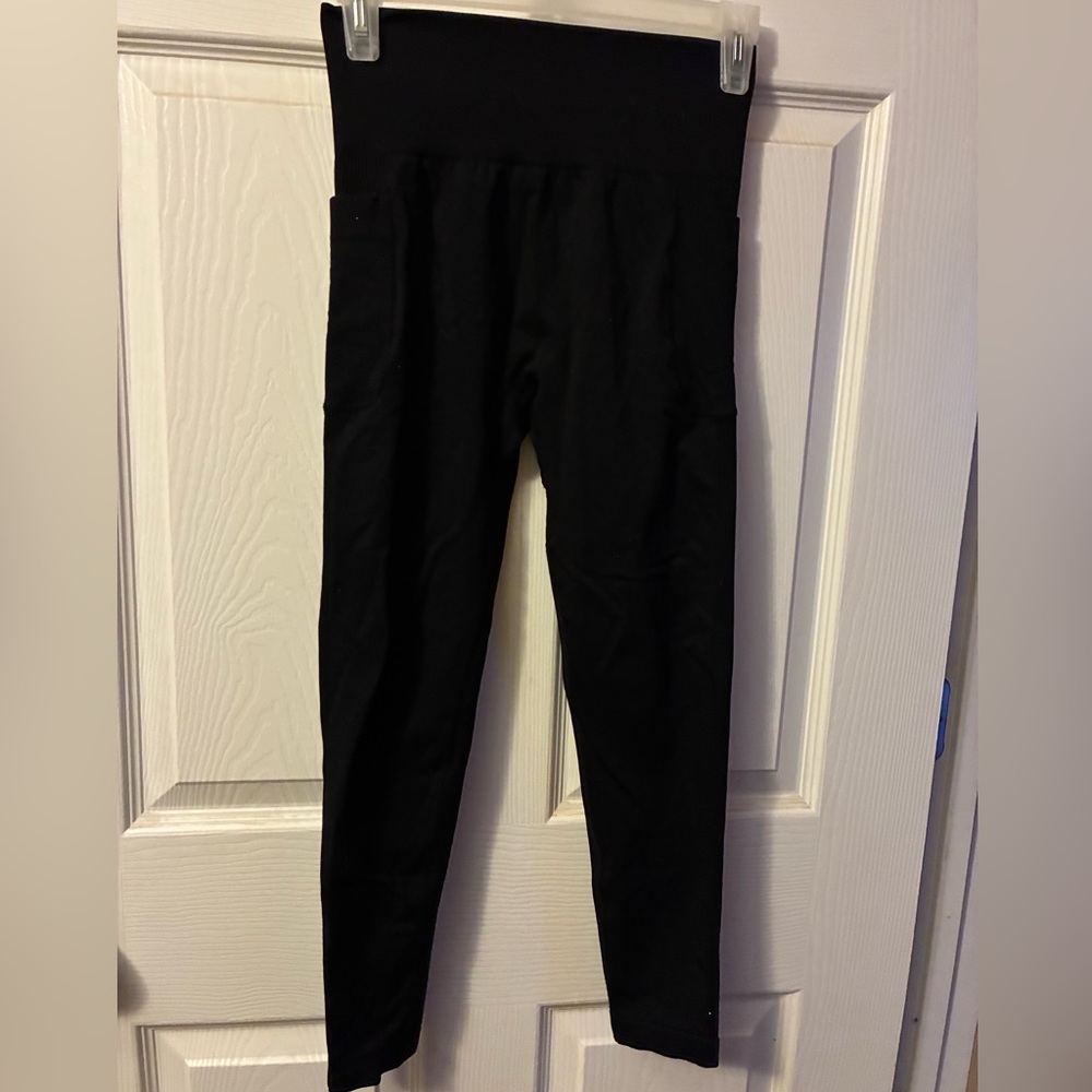 Black High-Waisted Capri Leggings with Tummy Control Booty Lifter plus Pocket